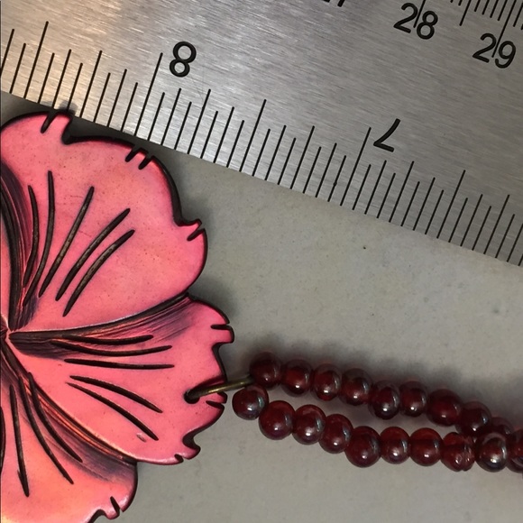 Hawaiian Ruby Hibiscus necklace - Picture 4 of 5